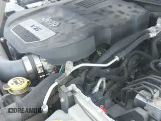 ✅ 2017 Jeep Wrangler Unlimited Sport • VIN: 1C4BJWDG2HL734374 • Lot: 43010316. Wystawiony na IAAI z przebiegiem 66 721 mil. Bezpłatny archiwum sprzedaży aukcyjnych z USA i szczegółowy raport historii pojazdu na DreamBid. Zdjęcie 18.