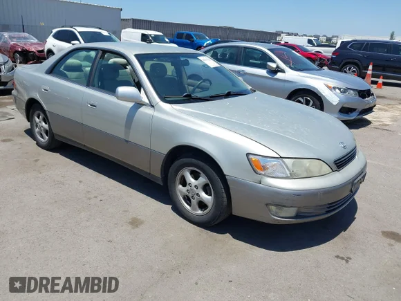 ✅ 1998 Lexus ES 300 • VIN: JT8BF28G5W5014300 • Lot: 42311267. Wystawiony na IAAI z przebiegiem 157 373 mil. Bezpłatny archiwum sprzedaży aukcyjnych z USA i szczegółowy raport historii pojazdu na DreamBid. Zdjęcie 1.