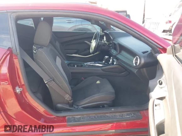 ✅ 2020 Chevrolet Camaro 1LT • VIN: 1G1FB1RX0L0110635 • Lot: 42893992. Wystawiony na IAAI z przebiegiem 133 491 mil. Bezpłatny archiwum sprzedaży aukcyjnych z USA i szczegółowy raport historii pojazdu na DreamBid. Zdjęcie 5.