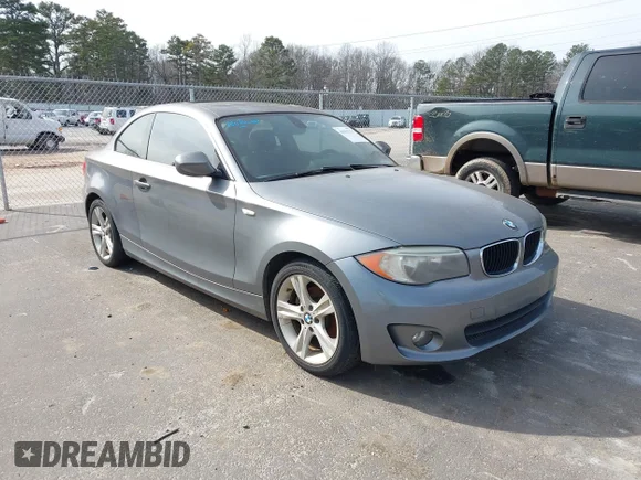 ✅ 2012 BMW 1 Series 128i • VIN: WBAUP7C50CVP23235 • Lot: 44252175. Wystawiony na IAAI z przebiegiem 157 277 mil. Bezpłatny archiwum sprzedaży aukcyjnych z USA i szczegółowy raport historii pojazdu na DreamBid. Zdjęcie 1.