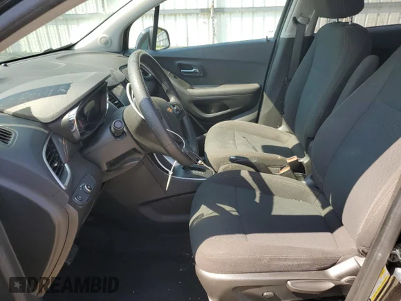 ✅ 2020 Chevrolet Trax LS • VIN: KL7CJNSB3LB314205 • Лот: 60647903. Опубликован ранее на Copart с пробегом 23 423 миль. Бесплатный доступ к архиву аукционных продаж из США и подробный отчёт об истории автомобиля на DreamBid. Изображение 7.