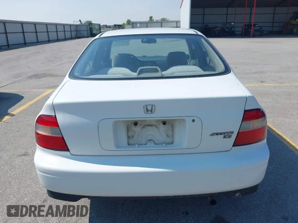 ✅ 1994 Honda Accord LX • VIN: 1HGCD5635RA189687 • Lot: 42421010. Wystawiony na IAAI z przebiegiem 155 010 mil. Bezpłatny archiwum sprzedaży aukcyjnych z USA i szczegółowy raport historii pojazdu na DreamBid. Zdjęcie 16.