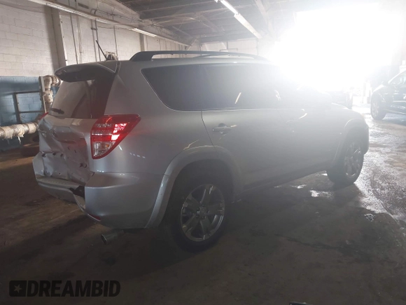 ✅ 2011 Toyota RAV4 Sport • VIN: JTMRK4DVXB5100255 • Lot: 44319736. Wystawiony na IAAI z przebiegiem 171 166 mil. Bezpłatny archiwum sprzedaży aukcyjnych z USA i szczegółowy raport historii pojazdu na DreamBid. Zdjęcie 4.