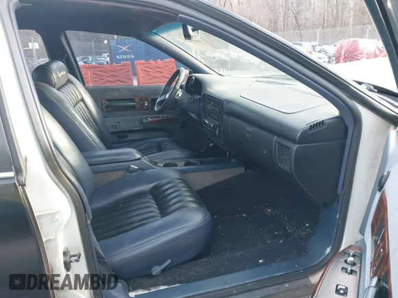 ✅ 1996 Chevrolet Caprice 1SA Special Value • VIN: 1G1BL52W1TR102284 • Lot: 44054234. Wystawiony na IAAI z przebiegiem 189 425 mil. Bezpłatny archiwum sprzedaży aukcyjnych z USA i szczegółowy raport historii pojazdu na DreamBid. Zdjęcie 5.