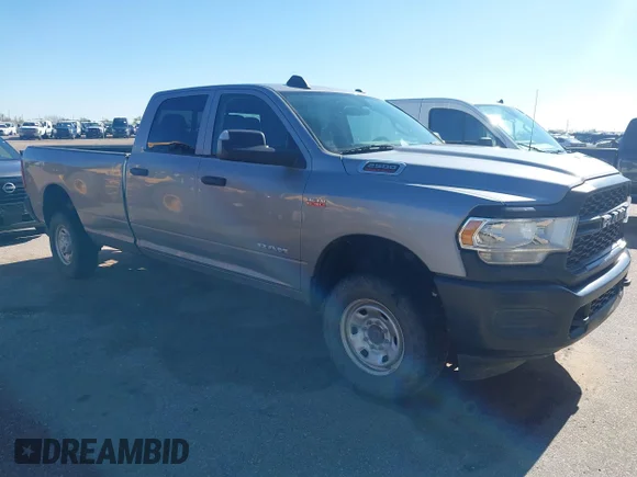 ✅ 2020 Ram 2500 Tradesman • VIN: 3C6UR5HJ3LG243214 • Лот: 44851068. Опубликован ранее на IAAI с пробегом 72 813 миль. Бесплатный доступ к архиву аукционных продаж из США и подробный отчёт об истории автомобиля на DreamBid. Изображение 1.