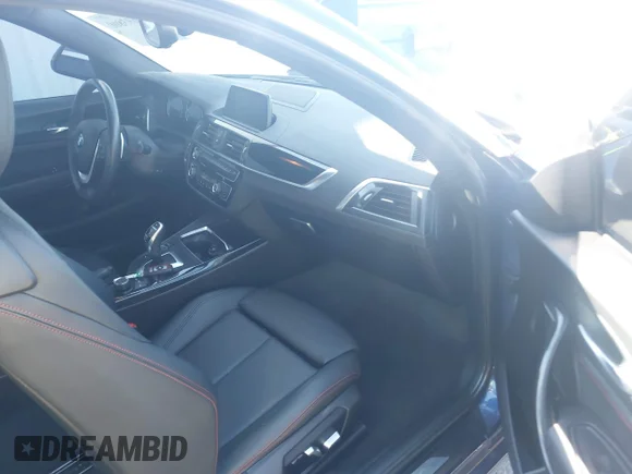 ✅ 2019 BMW 2 Series 230i • VIN: WBA2J1C57KVD10185 • Лот: 41693800. Опубліковано раніше на IAAI з пробігом 33 010 миль. Безкоштовний доступ до архіву аукціонних продажів зі США та докладний звіт про історію автомобіля на DreamBid. Зображення 5.