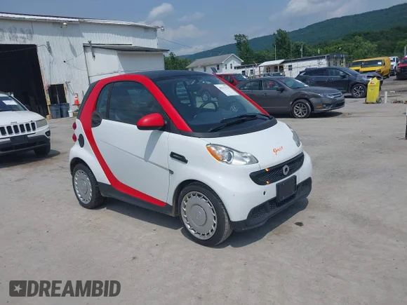 ✅ 2015 Smart fortwo Pure • VIN: WMEEJ3BA4FK802608 • Lot: 45513378. Wystawiony na IAAI z przebiegiem 141 293 mil. Bezpłatny archiwum sprzedaży aukcyjnych z USA i szczegółowy raport historii pojazdu na DreamBid. Zdjęcie 1.