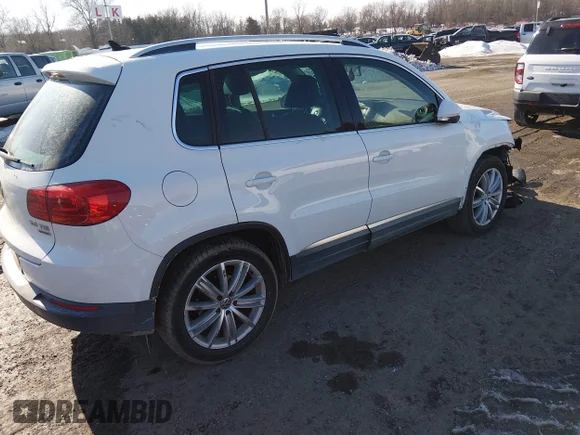 ✅ 2013 Volkswagen Tiguan S • VIN: WVGBV7AX9DW519366 • Lot: 44322454. Wystawiony na IAAI z przebiegiem 124 980 mil. Bezpłatny archiwum sprzedaży aukcyjnych z USA i szczegółowy raport historii pojazdu na DreamBid. Zdjęcie 4.