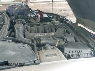 ✅ 1998 Jaguar XK • VIN: SAJGX224XWC019590 • Lot: 42456804. Wystawiony na IAAI z przebiegiem 157 696 mil. Bezpłatny archiwum sprzedaży aukcyjnych z USA i szczegółowy raport historii pojazdu na DreamBid. Zdjęcie 19.