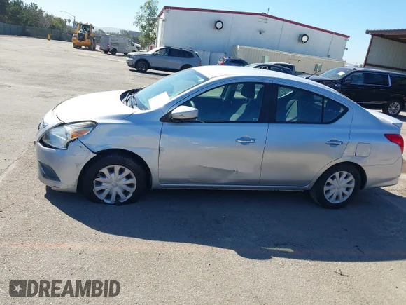 ✅ 2015 Nissan Versa SV • VIN: 3N1CN7AP1FL881759 • Lot: 44495242. Wystawiony na IAAI z przebiegiem 73 357 mil. Bezpłatny archiwum sprzedaży aukcyjnych z USA i szczegółowy raport historii pojazdu na DreamBid. Zdjęcie 6.