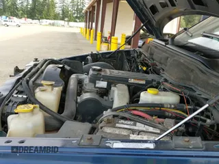 2004 Dodge 3500 ST z VIN 3D7LU38C94G105290, wystawiony jako IAAI lot #43208334 z przebiegiem 303 472 mil mil oraz . Historia ofert i sprzedaży dostępna na DreamBid. Obrazek 23.