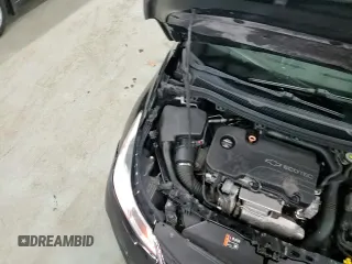 2017 Chevrolet Cruze LS z VIN 1G1BC5SM2H7234777, wystawiony jako Copart lot #91328815 z przebiegiem 117 243 mil mil oraz Czysty tytuł • Clean title. Historia ofert i sprzedaży dostępna na DreamBid. Obrazek 13.