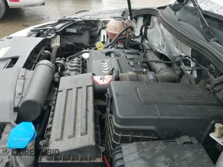 ✅ 2015 Audi Q3 Prestige • VIN: WA1GFCFS3FR011421 • Lot: 42932389. Wystawiony na IAAI z przebiegiem 94 987 mil. Bezpłatny archiwum sprzedaży aukcyjnych z USA i szczegółowy raport historii pojazdu na DreamBid. Zdjęcie 18.