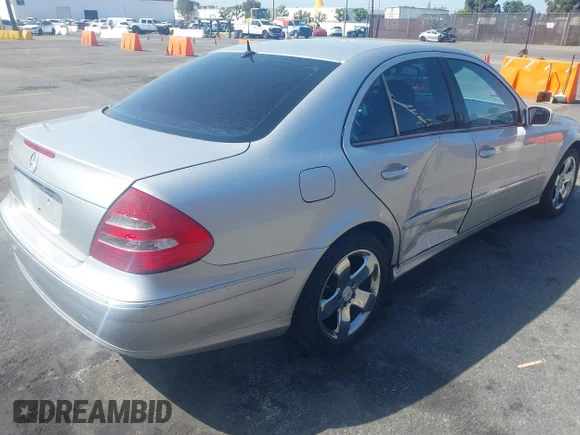 ✅ 2005 Mercedes-Benz E 320 • VIN: WDBUF65J45A645688 • Lot: 44845689. Wystawiony na IAAI z przebiegiem 174 908 mil. Bezpłatny archiwum sprzedaży aukcyjnych z USA i szczegółowy raport historii pojazdu na DreamBid. Zdjęcie 4.