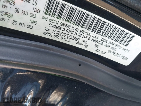 ✅ 2013 Jeep Grand Cherokee Overland Summit • VIN: 1C4RJFCG7DC522421 • Lot: 43868624. Wystawiony na IAAI z przebiegiem 97 365 mil. Bezpłatny archiwum sprzedaży aukcyjnych z USA i szczegółowy raport historii pojazdu na DreamBid. Zdjęcie 9.