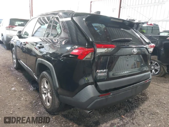 ✅ 2023 Toyota RAV4 XLE • VIN: 2T3W1RFV3PC232677 • Lot: 45284500. Wystawiony na IAAI z przebiegiem 58 808 mil. Bezpłatny archiwum sprzedaży aukcyjnych z USA i szczegółowy raport historii pojazdu na DreamBid. Zdjęcie 3.