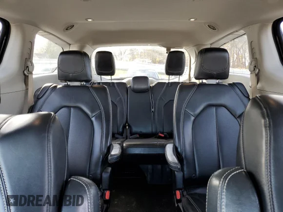 ✅ 2020 Chrysler Voyager LXi • VIN: 2C4RC1DG5LR182512 • Лот: 81877344. Опубликован ранее на Copart с пробегом 122 355 миль. Бесплатный доступ к архиву аукционных продаж из США и подробный отчёт об истории автомобиля на DreamBid. Изображение 10.