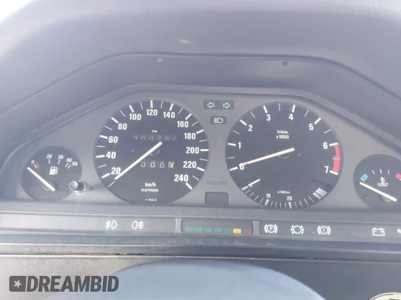 ✅ 1984 BMW 3 Series • VIN: WBAAK510109082257 • Lot: 41893396. Wystawiony na IAAI z przebiegiem 200 795 mil. Bezpłatny archiwum sprzedaży aukcyjnych z USA i szczegółowy raport historii pojazdu na DreamBid. Zdjęcie 7.