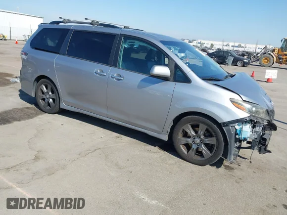 ✅ 2017 Toyota Sienna SE Premium • VIN: 5TDXZ3DC5HS787756 • Lot: 44722558. Wystawiony na IAAI z przebiegiem 110 584 mil. Bezpłatny archiwum sprzedaży aukcyjnych z USA i szczegółowy raport historii pojazdu na DreamBid. Zdjęcie 1.