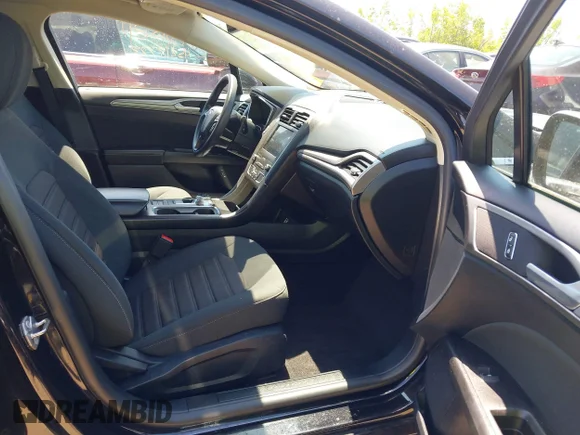 ✅ 2020 Ford Fusion SE • VIN: 3FA6P0LU7LR221982 • Lot: 45199760. Wystawiony na IAAI z przebiegiem 41 105 mil. Bezpłatny archiwum sprzedaży aukcyjnych z USA i szczegółowy raport historii pojazdu na DreamBid. Zdjęcie 5.