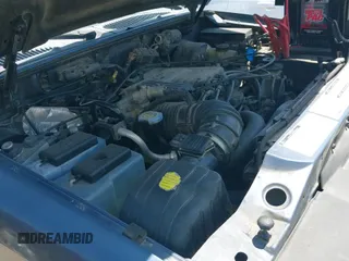 ✅ 2000 Ford Explorer • VIN: 1FMZU64P3YZB70619 • Lot: 42000128. Wystawiony na IAAI z przebiegiem 230 681 mil. Bezpłatny archiwum sprzedaży aukcyjnych z USA i szczegółowy raport historii pojazdu na DreamBid. Zdjęcie 12.