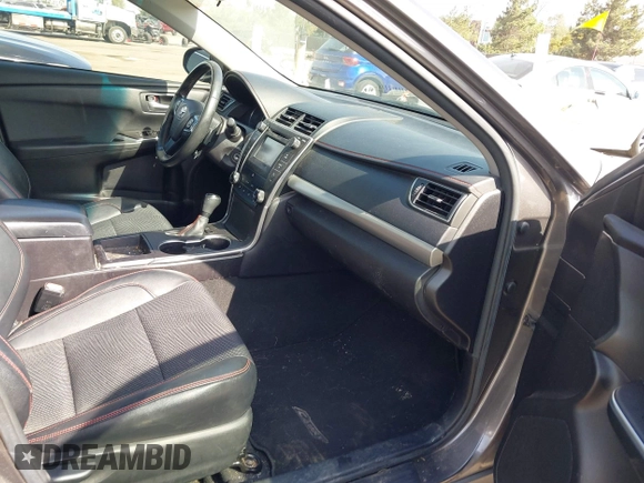 ✅ 2017 Toyota Camry XLE • VIN: 4T1BF1FK5HU647628 • Lot: 44359331. Wystawiony na IAAI z przebiegiem 150 403 mil. Bezpłatny archiwum sprzedaży aukcyjnych z USA i szczegółowy raport historii pojazdu na DreamBid. Zdjęcie 5.