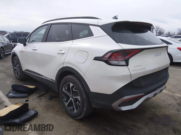 ✅ 2023 Kia Sportage EX • VIN: KNDPVCAG4P7078263 • Lot: 44639395. Wystawiony na IAAI z przebiegiem 13 885 mil. Bezpłatny archiwum sprzedaży aukcyjnych z USA i szczegółowy raport historii pojazdu na DreamBid. Zdjęcie 3.