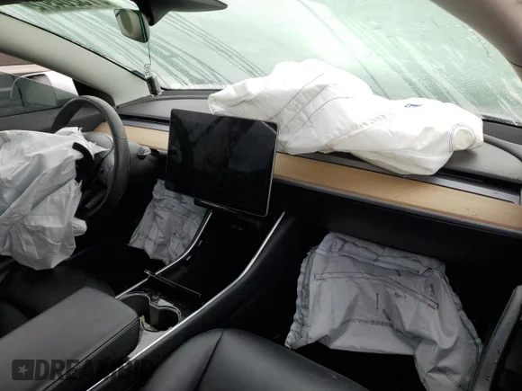 ✅ 2018 Tesla Model 3 Long Range Battery • VIN: 5YJ3E1EA2JF040525 • Лот: 73204972. Опубліковано раніше на Copart з пробігом Не вказано. Безкоштовний доступ до архіву аукціонних продажів зі США та докладний звіт про історію автомобіля на DreamBid. Зображення 8.