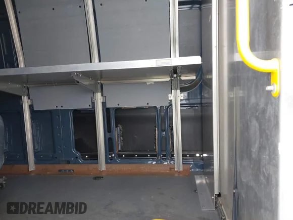 ✅ 2019 Mercedes-Benz Sprinter Cargo • VIN: WD4PF1CD3KP113345 • Lot: 41606161. Wystawiony na IAAI z przebiegiem 65 144 mil. Bezpłatny archiwum sprzedaży aukcyjnych z USA i szczegółowy raport historii pojazdu na DreamBid. Zdjęcie 8.