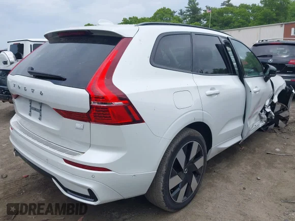 ✅ 2024 Volvo XC60 Plus Dark Theme • VIN: YV4H60DL3R1821975 • Lot: 42389056. Wystawiony na IAAI z przebiegiem 10 172 mil. Bezpłatny archiwum sprzedaży aukcyjnych z USA i szczegółowy raport historii pojazdu na DreamBid. Zdjęcie 4.