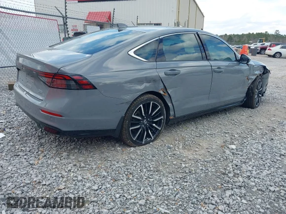 ✅ 2024 Honda Accord Touring • VIN: 1HGCY2F80RA006047 • Lot: 44284806. Wystawiony na IAAI z przebiegiem 100 782 mil. Bezpłatny archiwum sprzedaży aukcyjnych z USA i szczegółowy raport historii pojazdu na DreamBid. Zdjęcie 4.