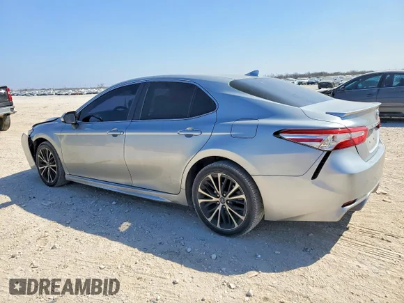 ✅ 2020 Toyota Camry SE • VIN: 4T1G11AK9LU333842 • Lot: 79558085. Wystawiony na Copart z przebiegiem Nie podano. Bezpłatny archiwum sprzedaży aukcyjnych z USA i szczegółowy raport historii pojazdu na DreamBid. Zdjęcie 2.