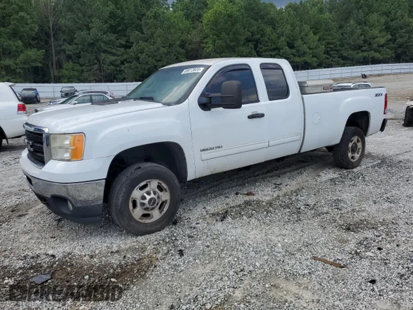 ✅ 2011 GMC Sierra 2500HD SLE • VIN: 1GT220CG1BZ206888 • Lot: 69813825. Wystawiony na Copart z przebiegiem 281 007 mil. Bezpłatny archiwum sprzedaży aukcyjnych z USA i szczegółowy raport historii pojazdu na DreamBid. Zdjęcie 1.