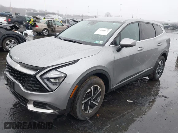 ✅ 2023 Kia Sportage LX • VIN: KNDPUCAG7P7047818 • Lot: 44606971. Wystawiony na IAAI z przebiegiem 11 963 mil. Bezpłatny archiwum sprzedaży aukcyjnych z USA i szczegółowy raport historii pojazdu na DreamBid. Zdjęcie 2.