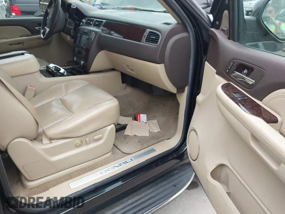 ✅ 2009 GMC Yukon XL • VIN: 1GKFK06269J122435 • Lot: 41443329. Wystawiony na IAAI z przebiegiem 199 989 mil. Bezpłatny archiwum sprzedaży aukcyjnych z USA i szczegółowy raport historii pojazdu na DreamBid. Zdjęcie 5.