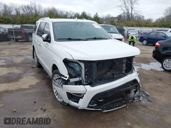 ✅ 2023 Ford Expedition Platinum • VIN: 1FMJU1M83PEA04793 • Lot: 41843048. Wystawiony na IAAI z przebiegiem 42 117 mil. Bezpłatny archiwum sprzedaży aukcyjnych z USA i szczegółowy raport historii pojazdu na DreamBid. Zdjęcie 1.