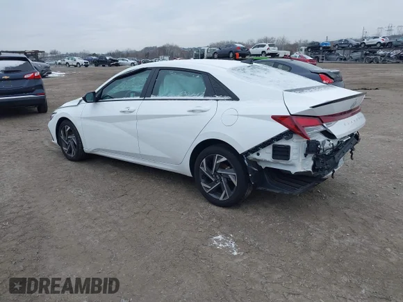 ✅ 2025 Hyundai Elantra SEL Sport • VIN: KMHLM4DG7SU937080 • Lot: 43986305. Wystawiony na IAAI z przebiegiem 8 993 mil. Bezpłatny archiwum sprzedaży aukcyjnych z USA i szczegółowy raport historii pojazdu na DreamBid. Zdjęcie 3.