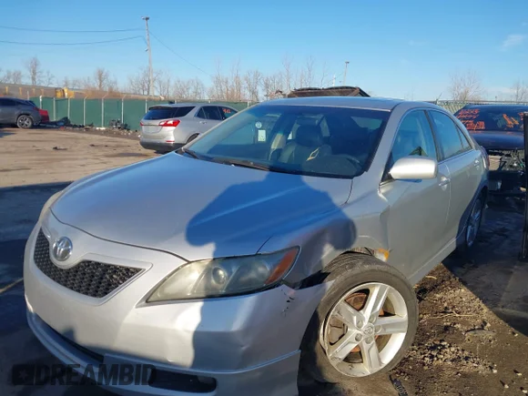 ✅ 2007 Toyota Camry SE • VIN: 4T1BK46K47U524589 • Lot: 44155793. Wystawiony na IAAI z przebiegiem 243 752 mil. Bezpłatny archiwum sprzedaży aukcyjnych z USA i szczegółowy raport historii pojazdu na DreamBid. Zdjęcie 2.