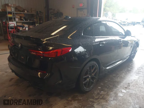 ✅ 2022 BMW 2 Series M235i xDrive • VIN: WBA13AL04N7J87056 • Lot: 42178499. Wystawiony na IAAI z przebiegiem 42 544 mil. Bezpłatny archiwum sprzedaży aukcyjnych z USA i szczegółowy raport historii pojazdu na DreamBid. Zdjęcie 4.