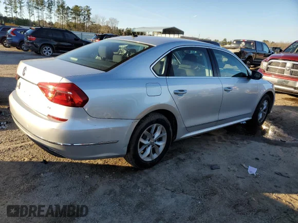 ✅ 2016 Volkswagen Passat S • VIN: 1VWAT7A33GC007009 • Lot: 38701413. Wystawiony na Copart z przebiegiem 45 377 mil. Bezpłatny archiwum sprzedaży aukcyjnych z USA i szczegółowy raport historii pojazdu na DreamBid. Zdjęcie 3.