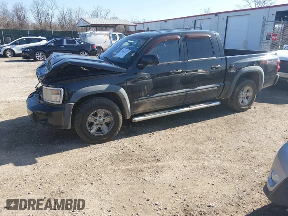 ✅ 2008 Dodge Dakota • VIN: 1D7HW78N28S559226 • Лот: 44667397. Опубликован ранее на IAAI с пробегом 120 785 миль. Бесплатный доступ к архиву аукционных продаж из США и подробный отчёт об истории автомобиля на DreamBid. Изображение 2.