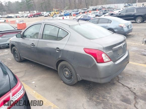 ✅ 2016 Nissan Versa S Plus • VIN: 3N1CN7AP6GL913056 • Lot: 44104589. Wystawiony na IAAI z przebiegiem 221 295 mil. Bezpłatny archiwum sprzedaży aukcyjnych z USA i szczegółowy raport historii pojazdu na DreamBid. Zdjęcie 3.