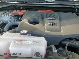 ✅ 2024 Toyota Tundra Platinum Hybrid • VIN: 5TFNC5DB2RX076233 • Lot: 90706905. Wystawiony na Copart z przebiegiem 22 033 mil. Bezpłatny archiwum sprzedaży aukcyjnych z USA i szczegółowy raport historii pojazdu na DreamBid. Zdjęcie 13.