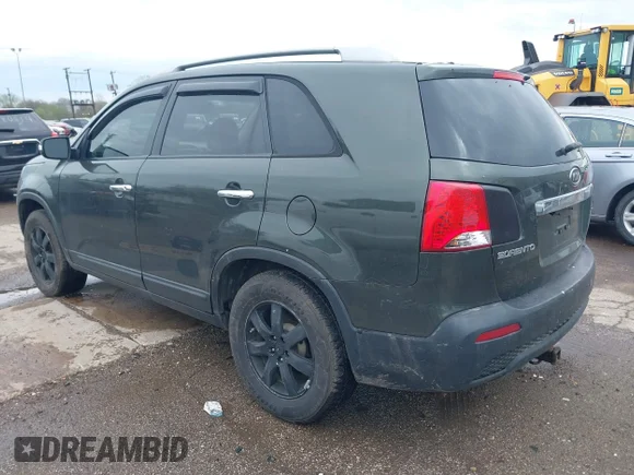 ✅ 2011 Kia Sorento LX • VIN: 5XYKT4A17BG111172 • Lot: 44884519. Wystawiony na IAAI z przebiegiem 231 788 mil. Bezpłatny archiwum sprzedaży aukcyjnych z USA i szczegółowy raport historii pojazdu na DreamBid. Zdjęcie 3.