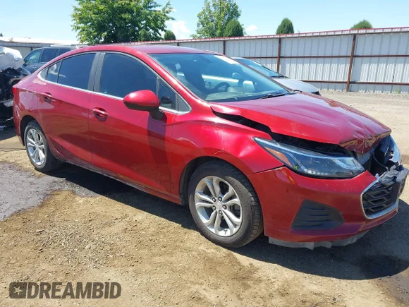 ✅ 2019 Chevrolet Cruze LT • VIN: 1G1BE5SM7K7139732 • Lot: 45367658. Wystawiony na IAAI z przebiegiem 143 514 mil. Bezpłatny archiwum sprzedaży aukcyjnych z USA i szczegółowy raport historii pojazdu na DreamBid. Zdjęcie 1.
