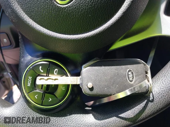 ✅ 2020 Kia Soul LX • VIN: KNDJ23AU5L7013243 • Lot: 45238823. Wystawiony na IAAI z przebiegiem 133 481 mil. Bezpłatny archiwum sprzedaży aukcyjnych z USA i szczegółowy raport historii pojazdu na DreamBid. Zdjęcie 11.