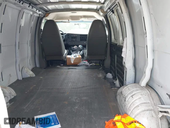 ✅ 2010 Chevrolet Express Cargo • VIN: 1GCZGFBA7A1102015 • Лот: 42384674. Опубліковано раніше на IAAI з пробігом 117 521 миль. Безкоштовний доступ до архіву аукціонних продажів зі США та докладний звіт про історію автомобіля на DreamBid. Зображення 7.