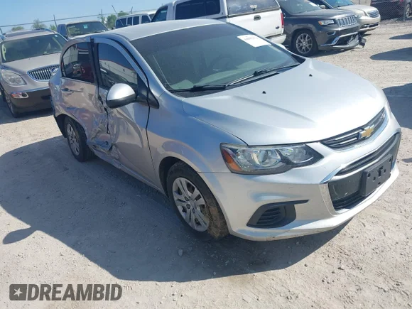 ✅ 2017 Chevrolet Sonic LS • VIN: 1G1JB5SH3H4141687 • Lot: 44892174. Wystawiony na IAAI z przebiegiem 165 674 mil. Bezpłatny archiwum sprzedaży aukcyjnych z USA i szczegółowy raport historii pojazdu na DreamBid. Zdjęcie 1.
