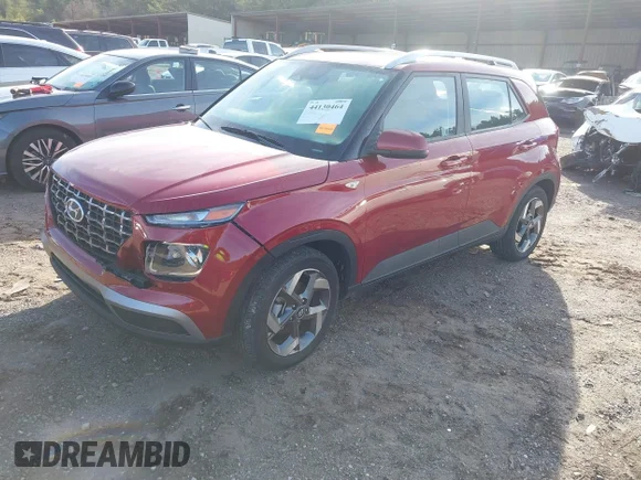 ✅ 2025 Hyundai Venue SEL • VIN: KMHRC8A33SU355306 • Lot: 44130464. Wystawiony na IAAI z przebiegiem 24 113 mil. Bezpłatny archiwum sprzedaży aukcyjnych z USA i szczegółowy raport historii pojazdu na DreamBid. Zdjęcie 2.