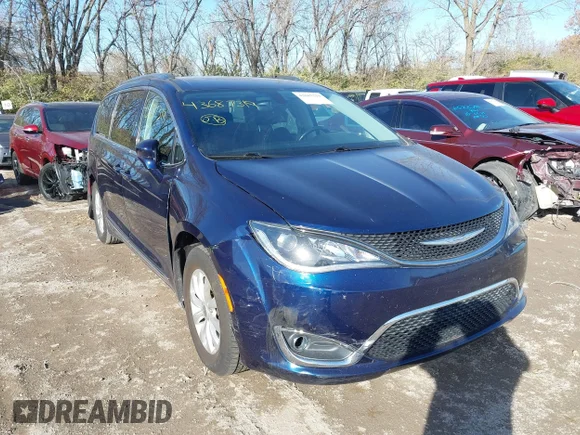 ✅ 2018 Chrysler Pacifica Touring L • VIN: 2C4RC1BG6JR139412 • Лот: 43687319. Опубліковано раніше на IAAI з пробігом 65 742 миль. Безкоштовний доступ до архіву аукціонних продажів зі США та докладний звіт про історію автомобіля на DreamBid. Зображення 1.